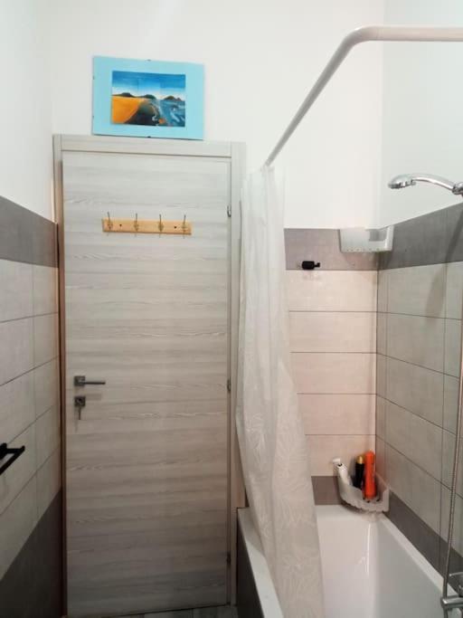 Apartamento Monolocale Tiburtina Luminoso, Centrale, Silenzioso E Con Parcheggio Antistante Roma